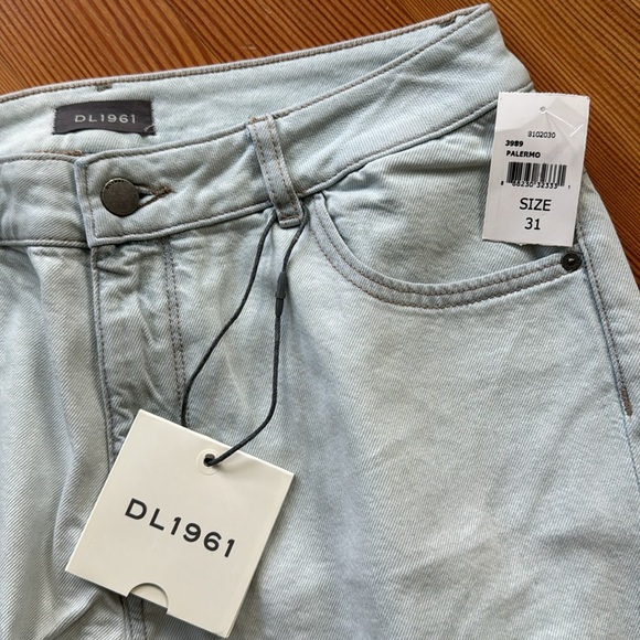 Brand new DL1961 “Hepburn” wide-led high-rise jeans in “Palermo” - Picture 4 of 13